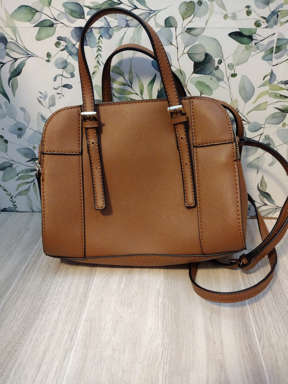 GUESS Two-Tone Tan and White Satchel Bag - Picture 2 of 10